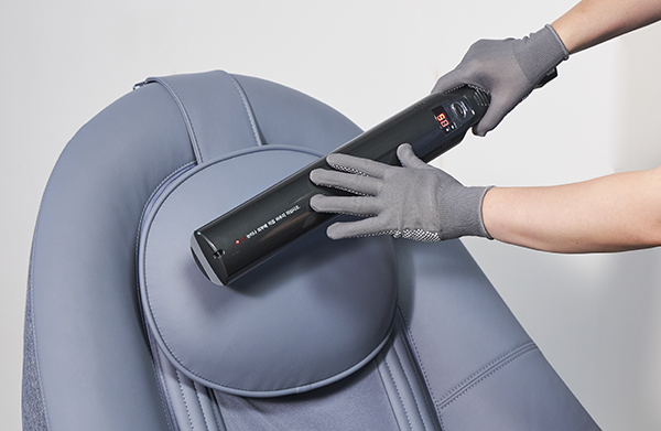 Service Step 6: UV sterilization of the Berex Pebble massage chair for thorough disinfection