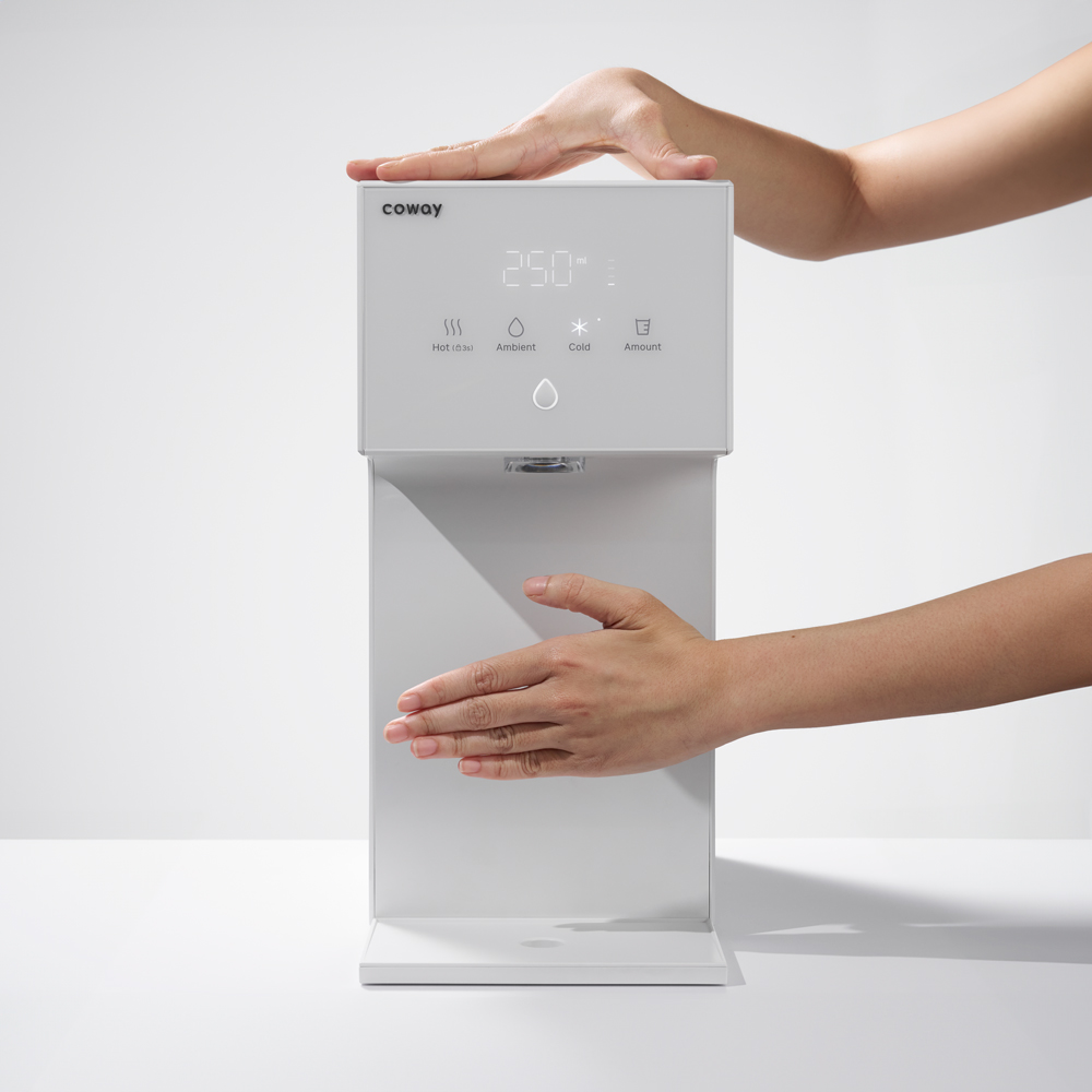 Dazzie white colour water purifier with slim and compact design in porcelain white | Coway Malaysia
